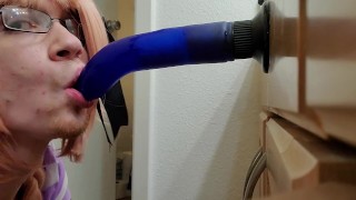 Astolfo cosplayer sucks dildos