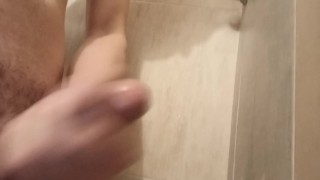 Masturbándome en la ducha
