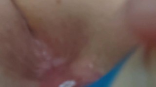 Young milf squirts on didlo