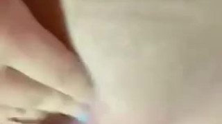 Viens caresser ma chatte rasée