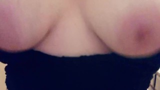 Bath time boobie bounce 