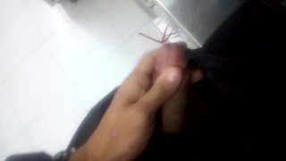Ecuatoriano se hace paja 