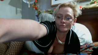 masterbating milf in fishnets