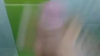 Masturbándome en el baño