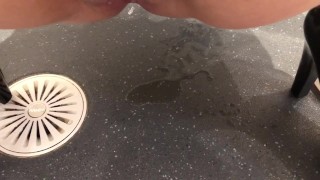 Pissing in heels 