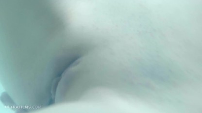 ULTRAFILMS 传奇 可爱又性感的 Mila Azul，在她的浴室里探索水下高潮。