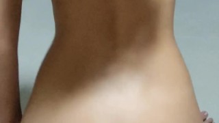 Sentando e rebolando