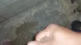 Hombre masturbándose