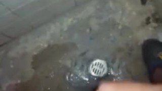 Hombre masturbándose