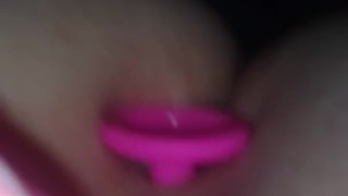 Blondiebangs fuck herself with toys