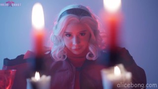Сабрина с большими сиськами трахается в попку AliceBong