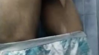 Me masturbo en el baño