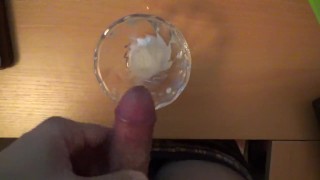 オナ禁後のこってり濃厚精子をグラスに射精する変態君。