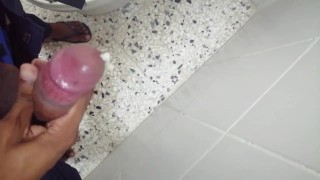 Una rica paja y una verga grande. 