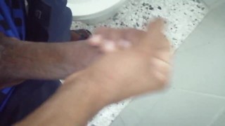 Una rica paja y una verga grande. 