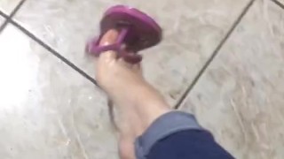 @tici_feet @ticii_feet IG shoeplaying havaianas with oil (preview)