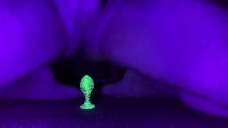 Glow in the dark Buttplug/pierced cock / cum shot/UV