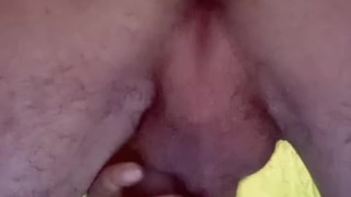 Colombiano se masturba bien riko en el hotel