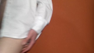 bailando y sacando leche