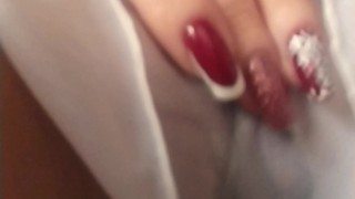 Solo webcam hottie lies down and passionately masturbates