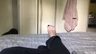 Lallie's feet are back