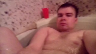 Парень кайфует от дрочки струей воды в ванной self suck autofellatio self footjob