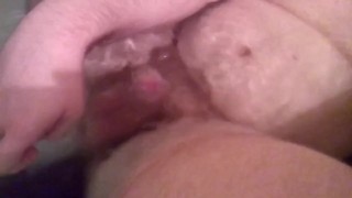 Парень кайфует от дрочки струей воды в ванной self suck autofellatio self footjob