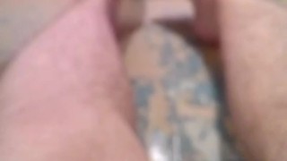 Артем сосет сам себе дрочит ногами лижет ноги в ванной self suck autofellatio self footjob