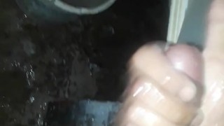 Renan Martins pantaneiro bantendo uma punheta gostoso 