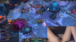 Gamer Girl orgasms while playing League of Legends