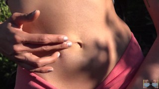 watch as she pokes her sexy bellybutton in public