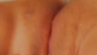 BBW plays with pussy 