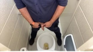 Uncircumcised dick pissing