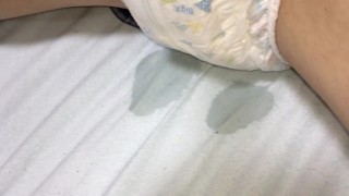029 おむつを二重に履いておもらし！興奮しちゃいます♪