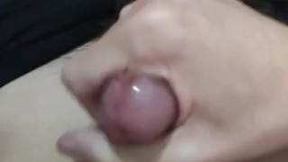 Joven Solo en Casa Masturbándose