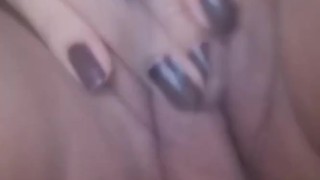 Nasty Lilith- Mujer caliente se masturba en un Uber mientras va a casa.