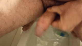 Pissing squatting and jerking dick. Ссу вприсядку и надрачиваю свой хуй.
