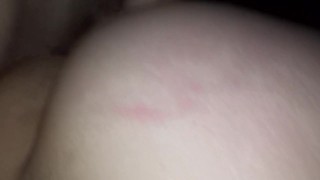 Rico culito me agarra por atrás 