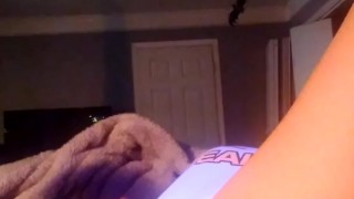 Sexi babe trys out new toy for the first time!