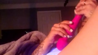 Sexi babe trys out new toy for the first time!