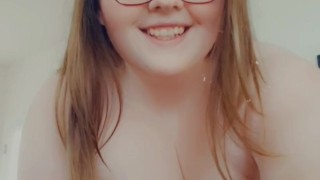 Brunette bbw playing with her tits 
