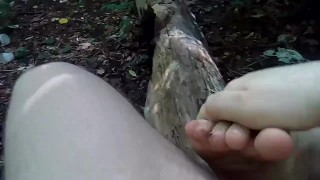 Артем сам себе дрочит ногами в лесу self suck autofellatio self footjob