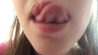 Показываю свои милые зубки в брекетах