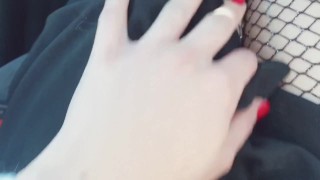 PORNO AMATORIALE MILF ITALIANA MOANA IN FISHNET TIGHTS, SKIRT, TEASING ,LEGS AND PUSSY IN CAR