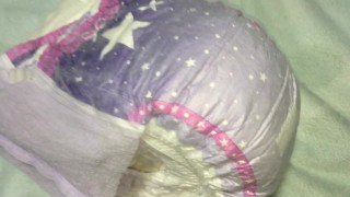 032 おむつを6枚履いておしっこ♡おむつにパンティをかぶせてオナニー