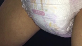 032 おむつを6枚履いておしっこ♡おむつにパンティをかぶせてオナニー