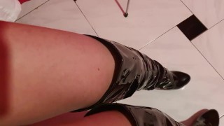 Mistress Susanna Guerriero passeggiata in stivali