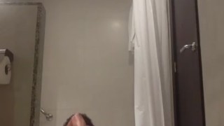 GROS CUL OUVERT SOLO DANS MA SALLE DE BAIN