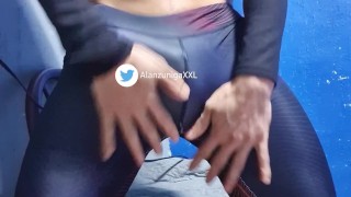 Mallas deportivas con mi enorme polla de 23 cm |AlanzunigaXXL