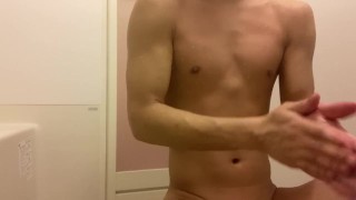 【盗撮】呂でシコるのを我慢する筋肉質高